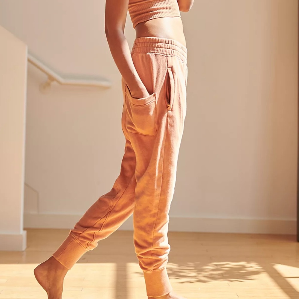 Free People June Bug Joggers Burnt orange. Small